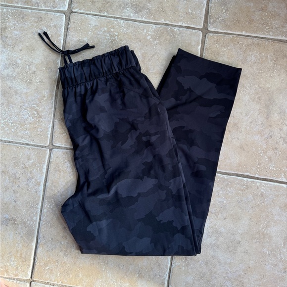 Lululemon High Rise Stretch 7/8 Pant - Picture 5 of 7